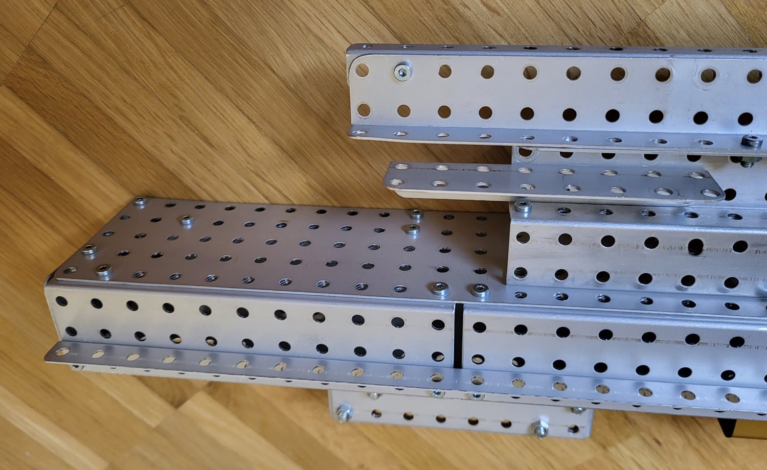 Pistenbully  STOKYS Metallbaukasten zum Spielen und Konstruieren für Jung  & Alt